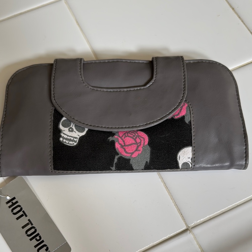 Hot Topic Gray and Black Skull Rose Clutch
